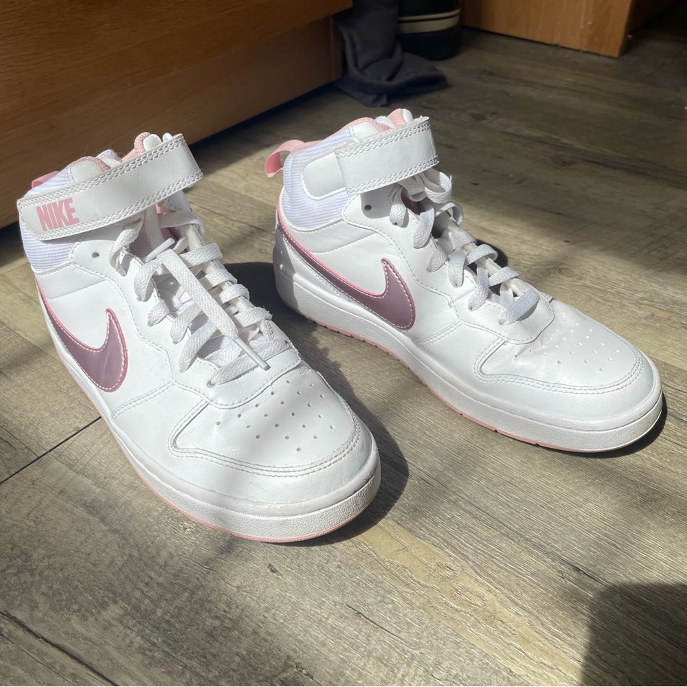 Nike Girls Court Borough 2 Mid Top Sneakers- White w/Pink accents. Size 6.5Y, 8W